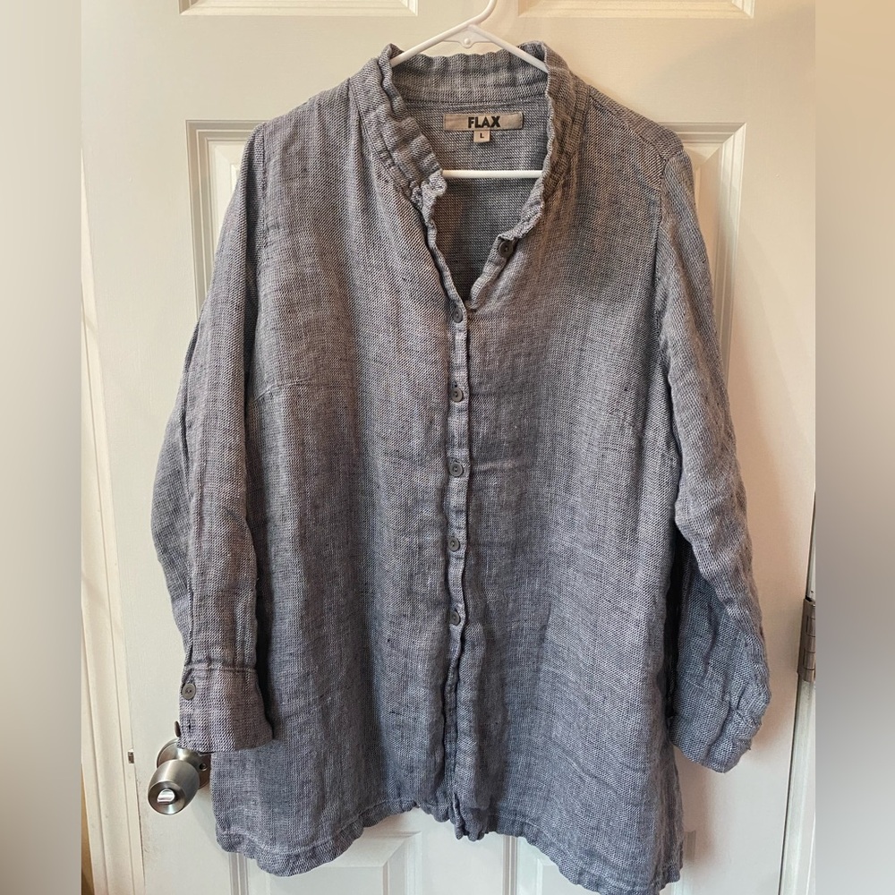 Flax size large Gray Button-Up Shirt with button adjustment on sleeves